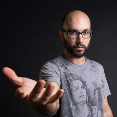 LUIS M